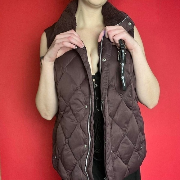 Brown puffer vest with furry inside 🤎🤎​​​​​​​​​​​​​​​​​ - Picture 2 of 6
